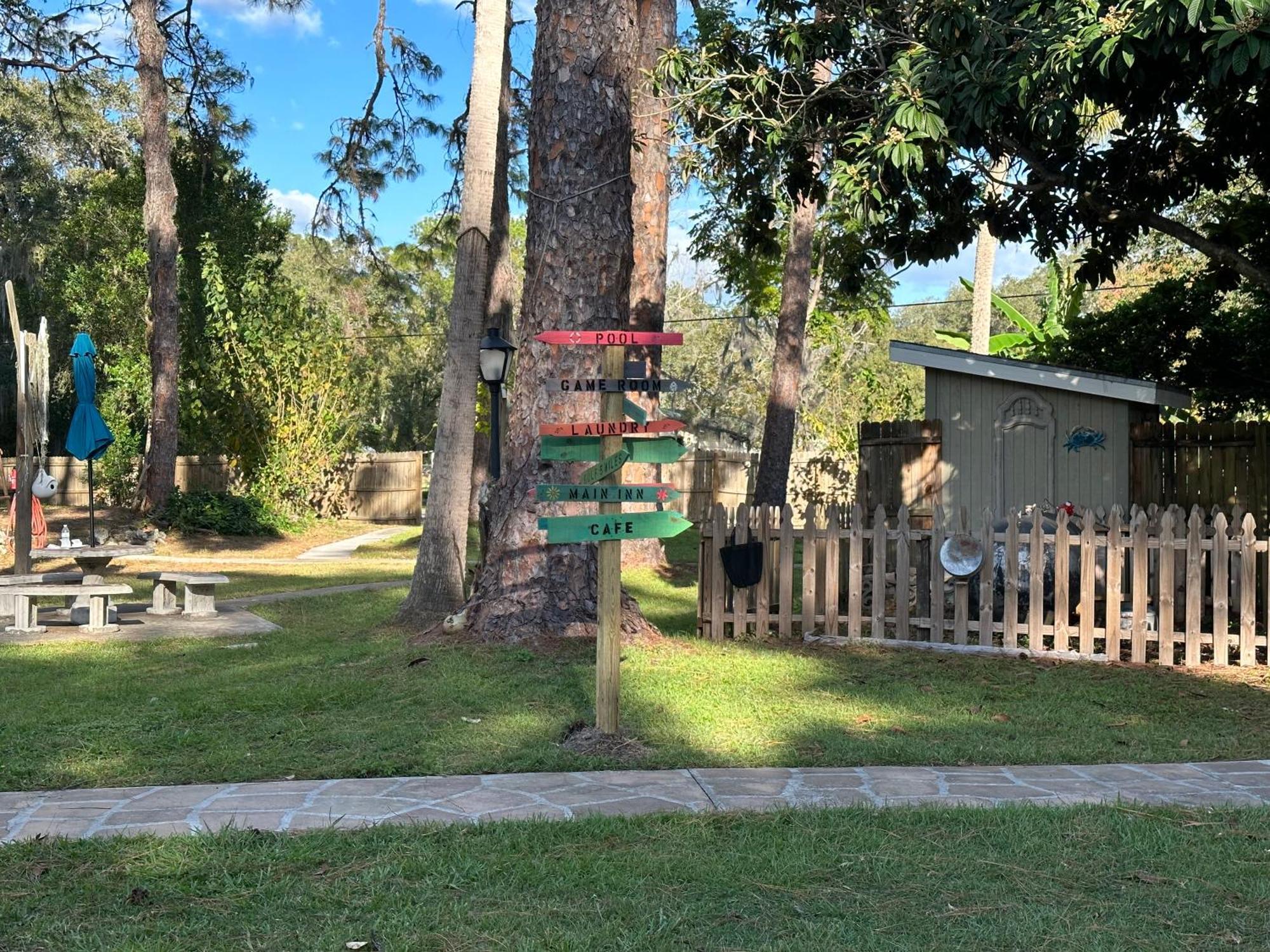 Nature Coast Inn & Cottages Inglis Buitenkant foto